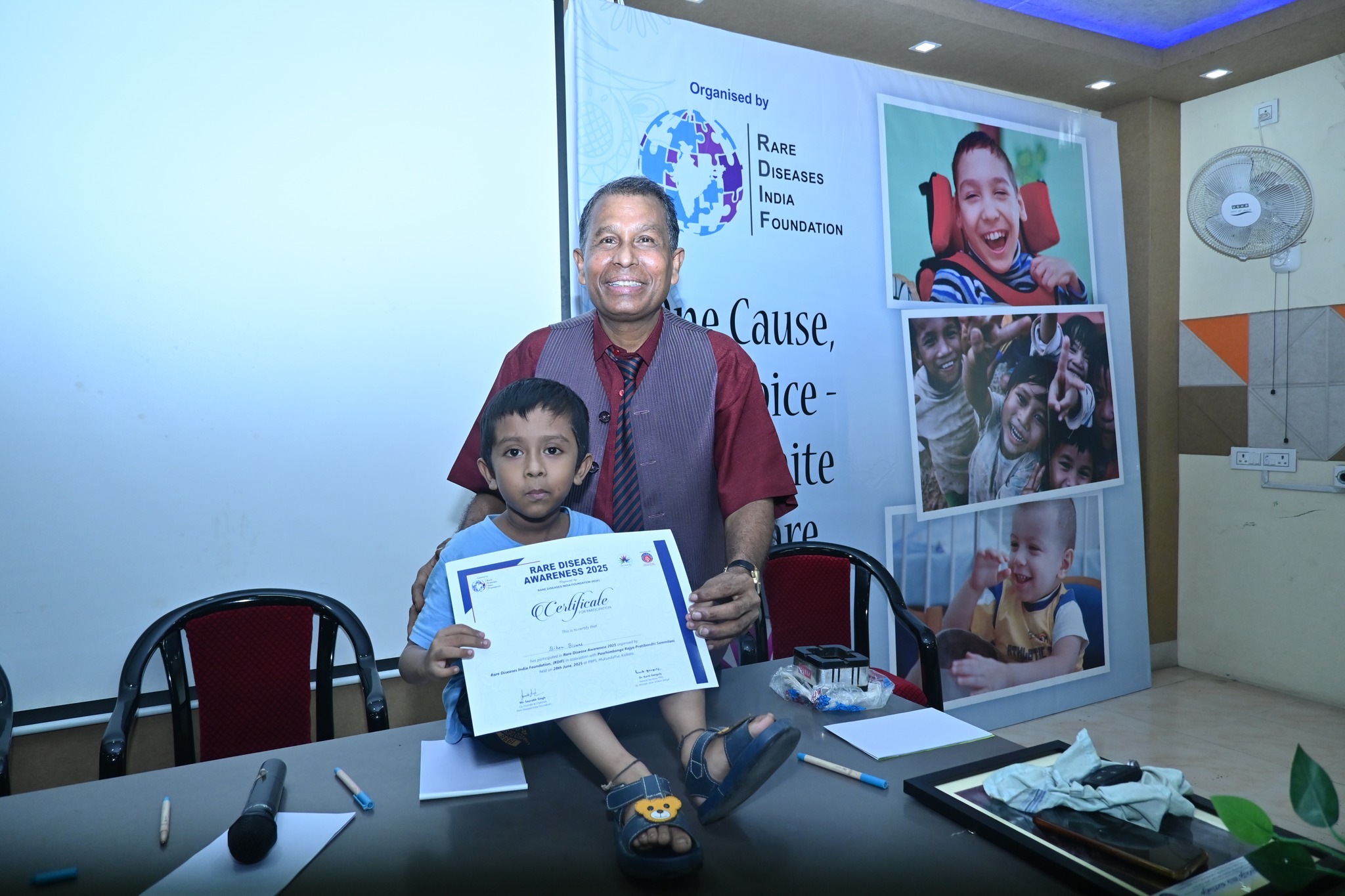 A large group photo of participants at the Rare Diseases Awareness 2025 event.
